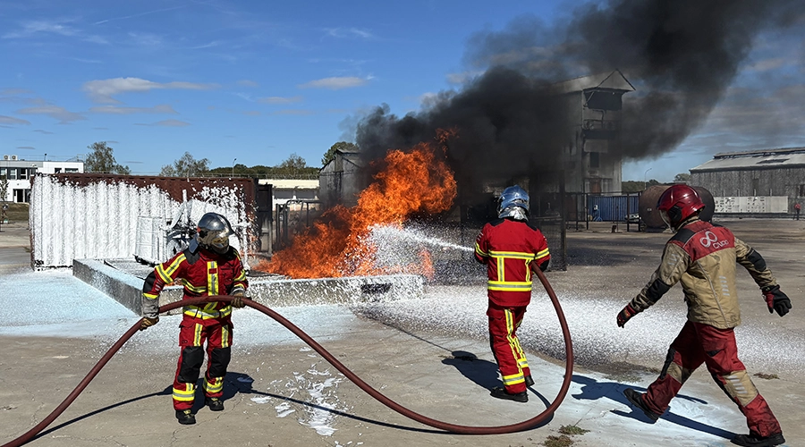deux stagiares esi avec le CAFS One Seven